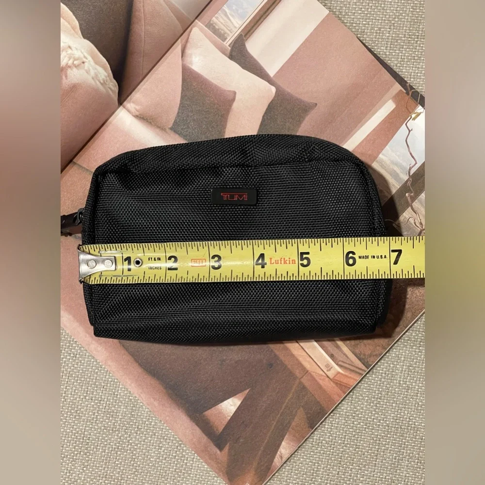 Tumi For Delta Unisex Toiletry Case/Cosmetic Pouch/Accessory Case Black/Red Logo